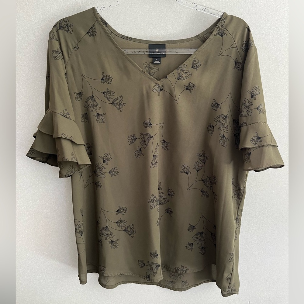 Worthington green and black floral blouse